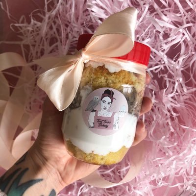 Making cakes for the Brighton and Hove area! ❤️ https://t.co/mT9GI7dcqE