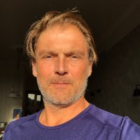 Den's (@dbreliere) 's Twitter Profile