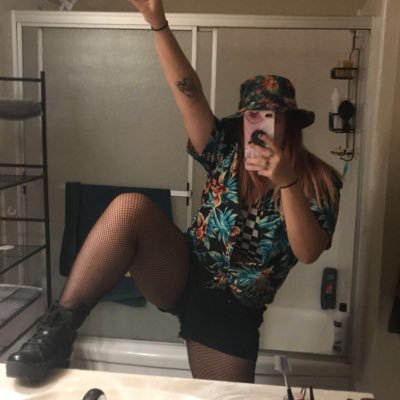 BLACK LIVES MATTER. On my 90th birthday I will morph into a redwood. Good witch Bad bitch 🌙(She/Her) Don’t talk to me.