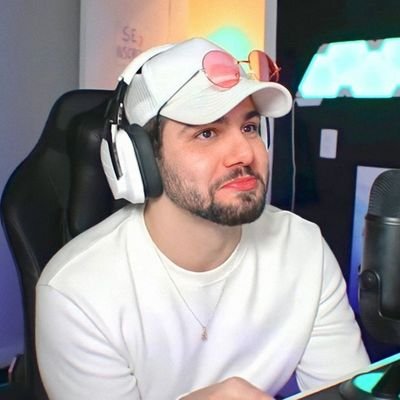 Lucas Olioti on X: olha o que chegou hoje placa de 10 milhões do canal “ t3ddy” muito obrigado por estarem aqui <3  / X