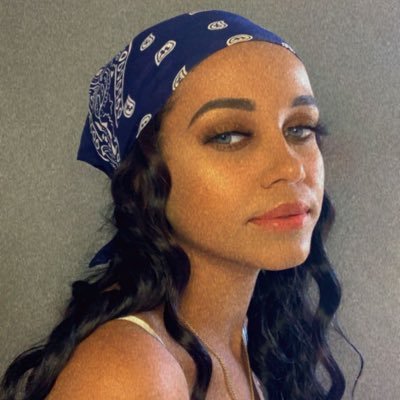 mia_castellanos's profile picture. All I have going for me is sarcasm, resting bitch face, and huge thighs. rest easy Ty 👼🏽