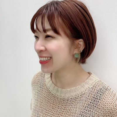 代々木八幡の美容室Splash店長のママ美容師tomoneです。 美容師歴19年目です!出身校は国際文化理容美容専門学校✨得意なヘアスタイルは後頭部にボリュームを出すヘアスタイルです🌼 白髪やママの簡単ヘアなど、気軽に相談してくださhttps://t.co/tjyZizB9UU