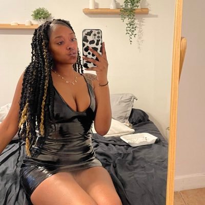 poppin’ my shit & educating these hOez while being my mamas,ancestors & ya mans wildest dreams. a classy, sassy, educated,fierce,unapologetic BLK WOMAN.