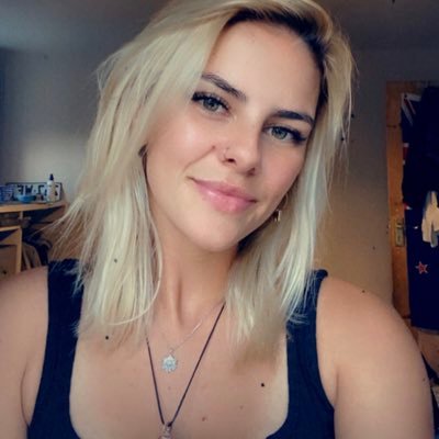 RebbsG's profile picture. all your dreams are made of strawberry lemonade