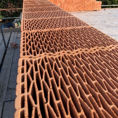 Unique range of clay blocks offering a sustainable method of modern construction that provides fire, acoustic & thermal properties without a cavity.