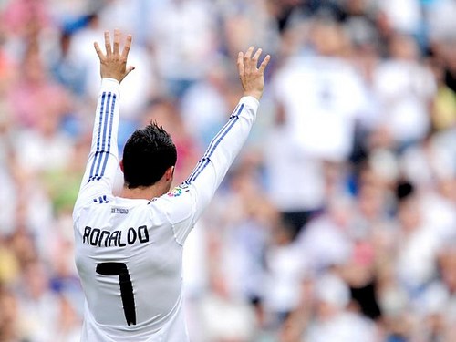 Deveze when put in the new Cris here. I'm not here to be the best fan club. But I also love @Cristiano Ronaldo as the other Fan Clubs *-*
News in portuguese.