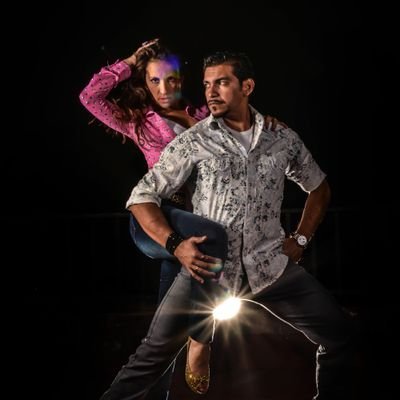 Opera Tango brinda otros servicios tangueros como clases grupales y privadas, shows privados, city tours.