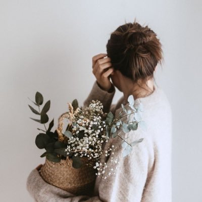 11__5__11's profile picture. 忙しない生活を楽しむ。自分と日々向き合い、何でもない出来事を大切にする生活に憧れ、柔らかくも芯のある生き方を模索中。 ♡ : 読書、食事、良い香り