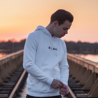 Joostvdbrink_'s profile picture. Joost van den Brink Afgestudeerd Media - Vormgever  26 Jaar