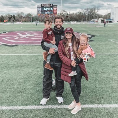 Proud Husband and Father.  Faith,Family,Football.                       
Head Football Coach at MSU 🏈 Joshua 1:9