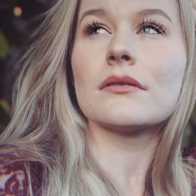 australian poet. spiller of thoughts and ink.
my poetry book 'while we're here' available now via https://t.co/ZMPdXm9w0k