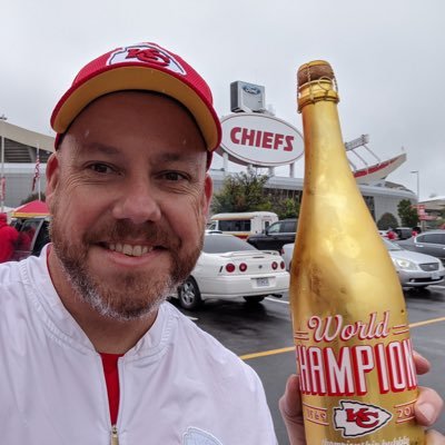 Alumnus of Kansas State University. Kansas City Chiefs season ticket holder. Tequila enthusiast. Support independent music. The narcissist in the corner.