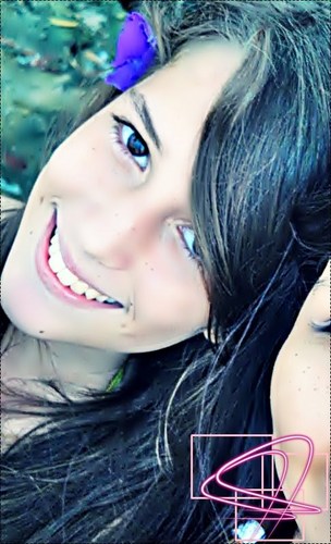 Sou aquela menina : Linda,Perfeita que domina seu coração...
Adoradora do único Deus que é digno de honra e Louvor !