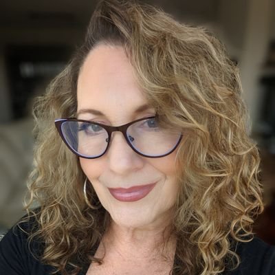 Lisa_Divincenzo's profile picture. 