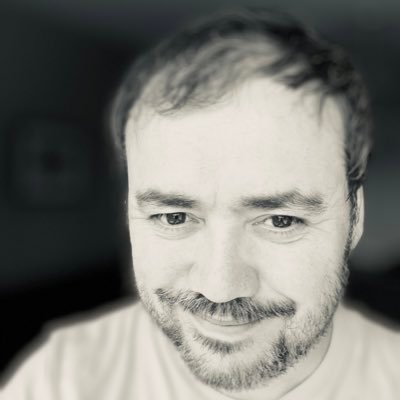 Oxford and Brighton based guitarist and electronic musician/artist looking for gigs, collaborations and projects.