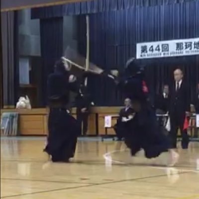 rikisaisokumen's profile picture. 21歳/剣道歴16年目/高1から高3まで3年間レギュラー/大会の決勝で団体日本一の選手に面で勝利😎/レギュラーとして試合に出たい高校生剣士に向けて発信🔥/技術やメンタル面を向上させ、レギュラー入りへ導きます/剣心一如
