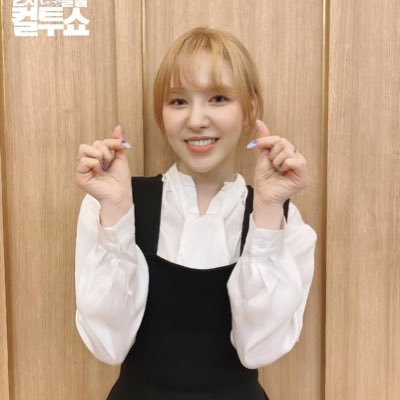 ninenynile's profile picture. Once happy turquoise armies lay opposite ready, But wonder why the fight is on