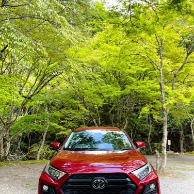 RAV4 Adventureに乗っています🙋🏻‍♀️ 特にいじったりはしませんが、車が好きなのでアカウント作りました！😂この車でよくスノボ行きます☺️RAV4乗ってる方、無言フォロー失礼します！