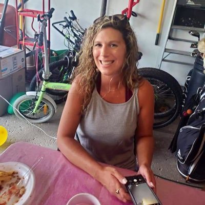 JulieHockenber1's profile picture. My opinions are my own and all content, including images and video, are mine and not approved by AT&T. I love snacks, 🍷, 🐢 and…. the people in my life.