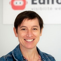 Fondatrice et directrice @editoile, agence de #visibilité web. Certifiée @Opquast. Je bosse trop, j'aimerais faire plus de sport, je suis nulle en cuisine.