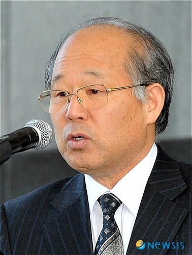 만해기념관 설립 관장입니다. 만해 한용운 연구를 평생 하였습니다. 만해에 관한 여러가지 정보를 함께 나누고자 이 공간을 마련했습니다. 
또한 한국박물관협회 회장을 겸하고 있어 여러분과 문화일반 특히 박물관에 관한 여러가지 문제를  논의하려합니다. 반갑습니다. ^-^