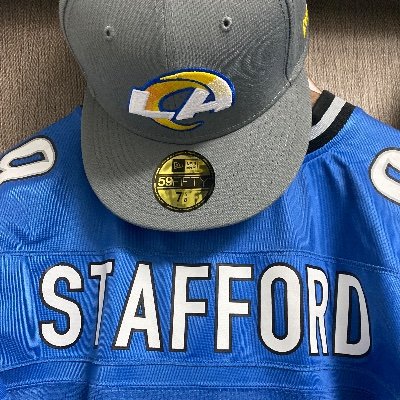 第50回スーパーボウルから観始めたにわかNFLファン 好きな選手はMatthew Stafford 応援してるチームは #OnePride #RamsHouse #ForeverNE #WeAreTexans 各地区1チーム応援したい人　カレッジはLSU推し