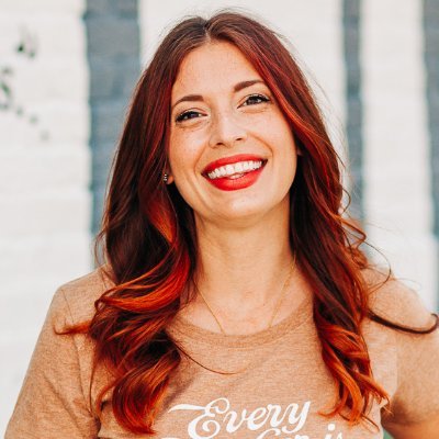 🔥Editor of Word on Fire Votive👩🏻🦰Single Mom of 4 🎙️ Host of The Votive Podcast ✍️Writer https://t.co/cK9QXl360X