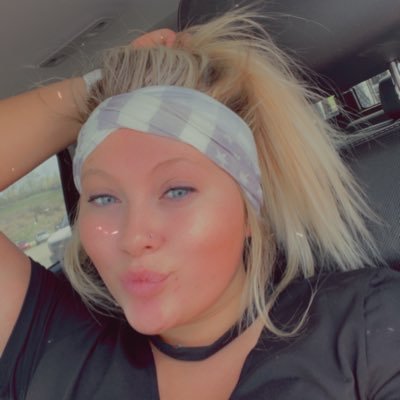 Snap/ barnsgir3💋....👻 ✨don’t chase anything but drinks &dreams✨