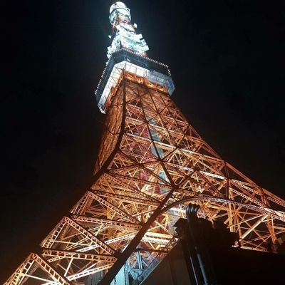 javo_hasbun's profile picture. Cada uno da lo que recibe, luego recibe lo que da; nada es mas simple, no hay otra norma. Nada se pierde... Todo se transforma.