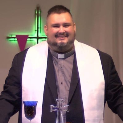 Creyente en Dios y humilde servidor promotor de la justicia social.