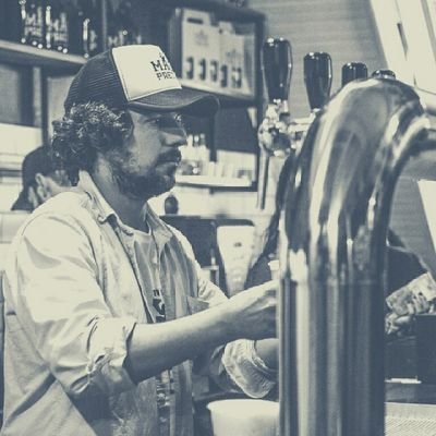 Cervejeiro, oceanólogo, colorado, cozinheiro, peladeiro e baita assador.