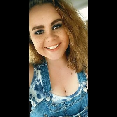 dirty thirty-one.
single.
dog mom.
full time Target distribution.
lifetime smartass.