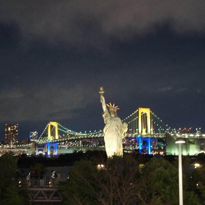 WEBの制作系です。
結構いると思いますが、元紙媒体からWEBへ来た人です。
しっかり学んだ訳ではないですが紙のデザインもやることも。
あと、サーバーも弄ったり。
自力で調べて手軽にできるところがWEB系のいいところですよね。
という事で自分のメンターは永遠にgoogle先生です。
文句・愚痴・typo多めです。