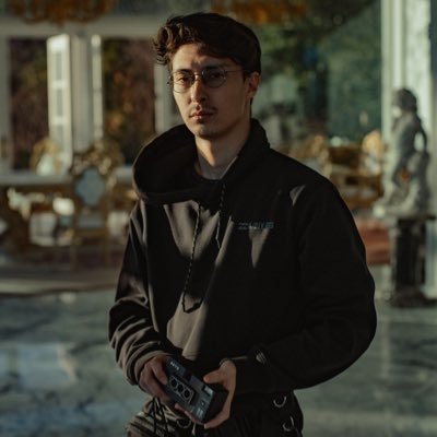 Videographer | 1st AC living in Tokyo Business enquirers: seanmaguirefilm@gmail.com
