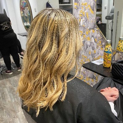 A Five Star rated Hairdressing Salon in Okehampton, Devon - With the friendliest of stylists who are committed to giving you their best service!