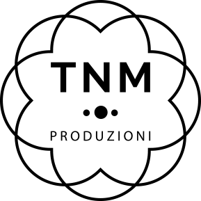 La società TNM è una giovane casa di produzione indipendente e ha la sua forza strategica a Milano, l’operatività a Roma e il cervello produttivo a Napoli.