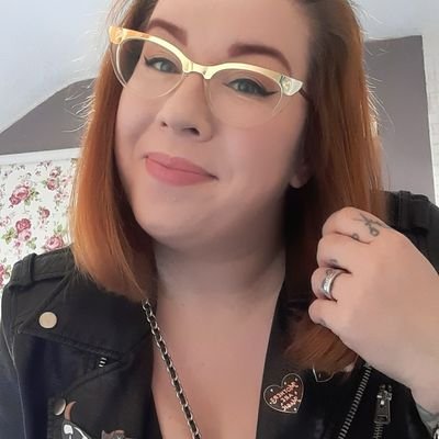 Luluwinterreign's profile picture. PMA • Mama to boys • Doxie owner• Lone Wolf• Be nice and have manners✌🏼