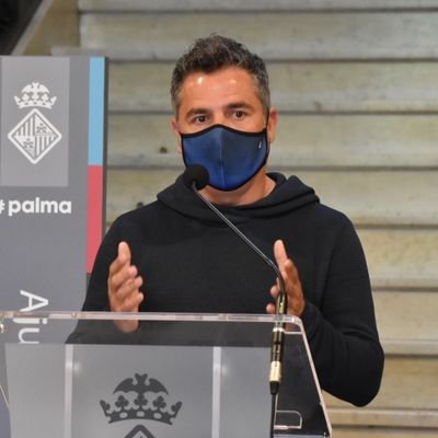 Expert en lluites contra molins de vent. Amic de causes perdudes. No m'agrada deixar ningú indiferent. Implicat en l'esport