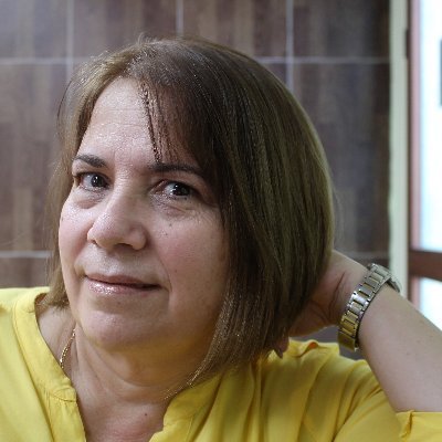 Madre, Abuela, Doctora y Jefa del Departamento de Comunicación del @MINSAPCuba.
Fiel seguidora de las ideas de #Fidel