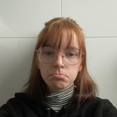 Alina88357093's profile picture. kann ukulele spielen, reicht das?