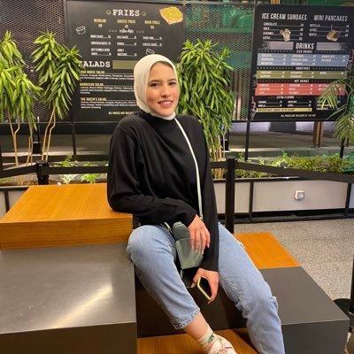 Amira On Twitter يعني ايه اكون بتفرج علي فيلم في زمن الحروب في انجلترا و جو الليدي و الدوق والحفلات القمرز بتاعتهم و فجأة ألاقي اغنية حكيم السلام عليكم اشتغلت و بيرقصوا