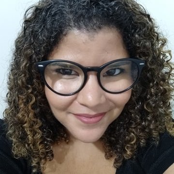 louca das séries, DJ amadora, acumuladora de livros, devota de São David Lynch. jornalista e tradutora.
