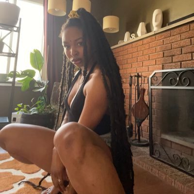 Holistic Healer🌼 When you see me you see Power and strength Eye am love and all that it is out to be 🤎 Eye share with you my peace my growth .Peace🌱