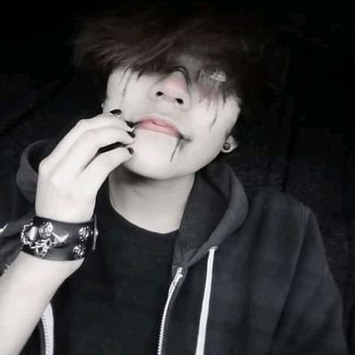 † Falling In Reverse †
† Tokio Hotel †
† Makeup Inspired By Visual Kei †
† Emo/Scene †
