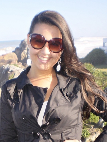 Incrivel como ser feliz incomoda muitas pessoas .