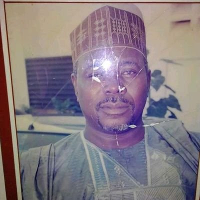 RIJP Dad💔😭| Teacher👨🏽🏫 | Parasitologist🔬 | Future Executive Governor Yobe State🇳🇬 | NAFDAC Consultant | Dj AB 🎧