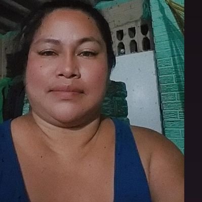 casada con 4 bellos hijos amando a un Dios todopoderoso y Sincera intento ser siempre