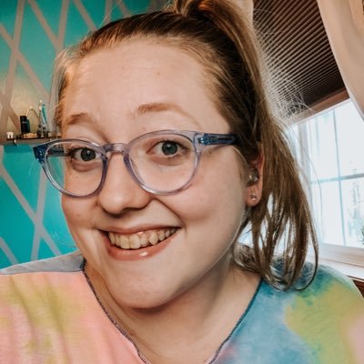 I'm sunshineflying, you can call me Tia 💜 she/her 💋 Twitch affiliate who plays The Sims 4 + vintage games 💻 origin ID sunshineflying