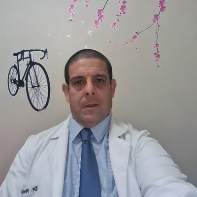 Ortopedia y traumatología egresado del HDL;Oncología Ortopedica Santa Casa de Sao Paulo- Brasil; actualmente Hospital Universitario Ángel Larralde.