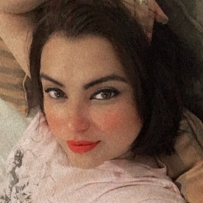 dyachaparrita's profile picture. LA MIRADA REFLEJA TODO CUANTO NO PUEDES EXPRESAR CON PALABRAS, ES LA VIA DIRECTA AL ALMA MISMA.❤️